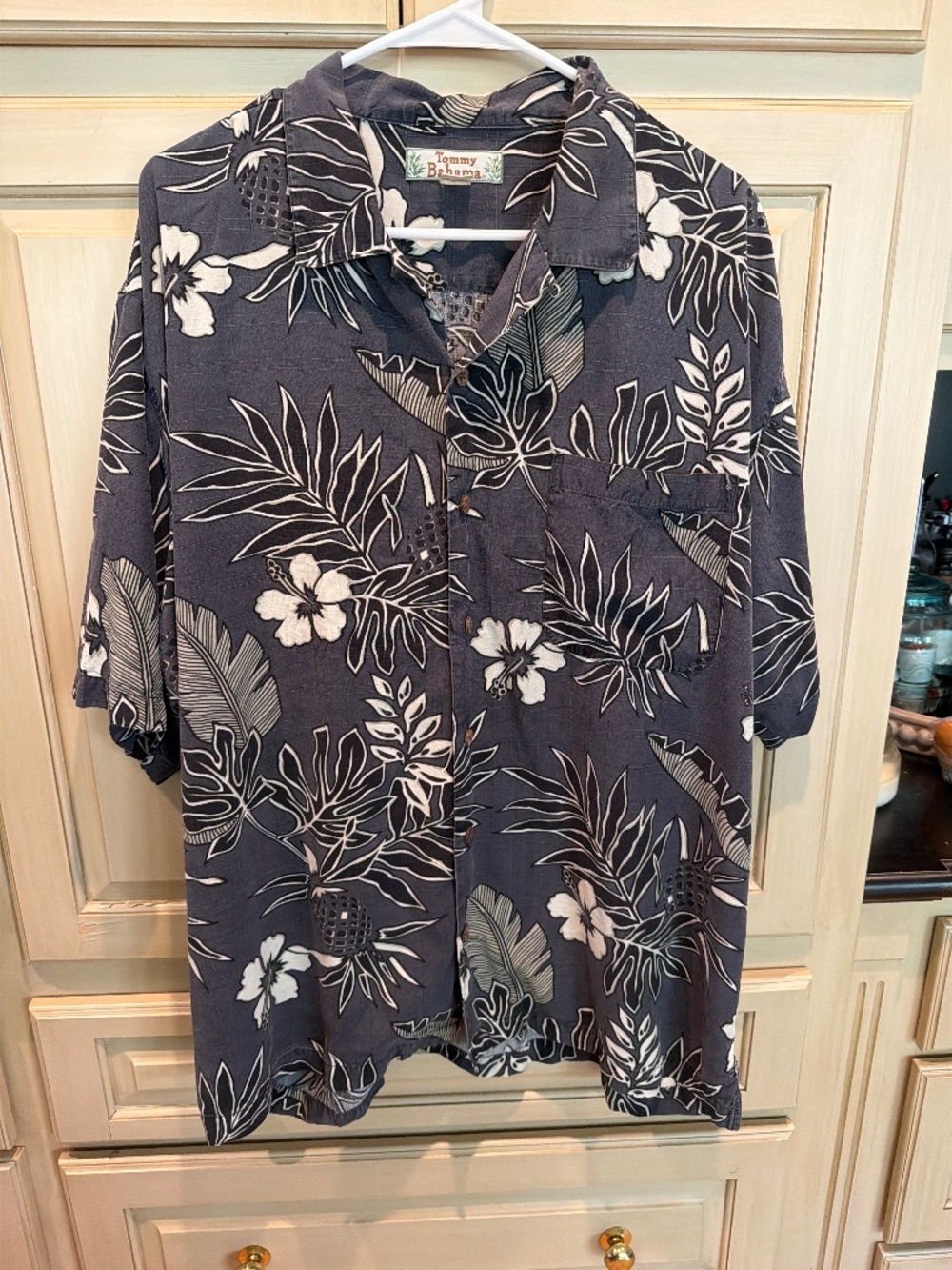 Tommy Bahama 100% silk front pocket shirt